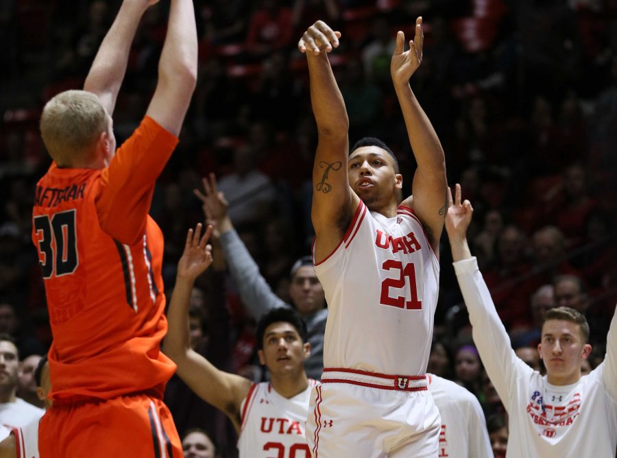 Utah+forward+Jordan+Loveridge+%2821%29+shoots+a+three-pointer+during+a+game+against+the+Oregon+State+Beavers+at+the+Jon+M.+Huntsman+Center+on+Sunday%2C+Jan+17%2C+2016.+Photo+credit%3A+Christopher+Ayers