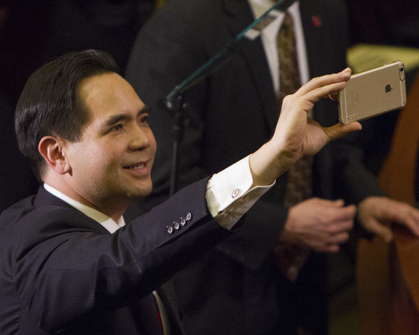 Utah Attorney General Sean Reyes takes a selfie before the State of the State address, Wednesday January 27, 2016. (Mike Sheehan, Daily Utah Chronicle)