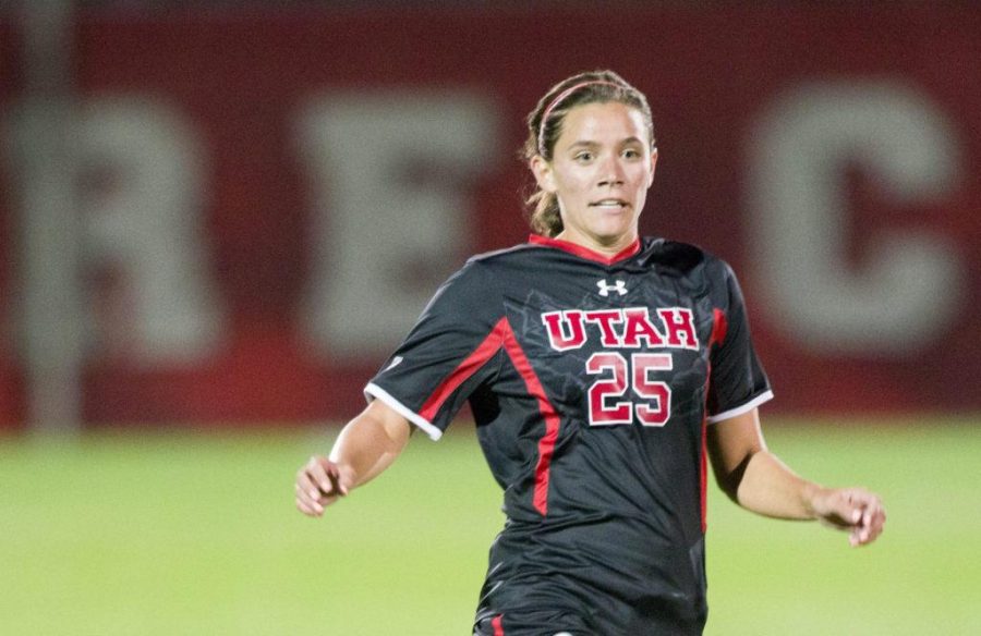 Utah+womens+soccer+redshirt+junior+Cabria+Turang+%2825%29+passes+downfield+vs+San+Diego+at+the+Ute+Soccer+Field+on+Friday%2C+August+26%2C+2016