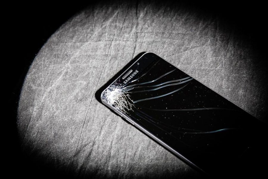 Broken Samsung Galaxy phone. November 4, 2016 Adam Fondren, Daily Utah Chronicle.