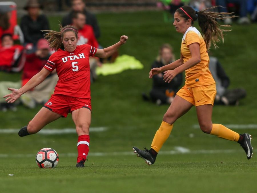 Janie+Kearl+%285%29+kicks+the+ball+down+the+field+during+the+Utah+Utes+Womens+soccer+tie+game+versus+University+of+Southern+California+at+Ute+Soccer+Field+in+Salt+Lake+City%2C+UT+on+Saturday%2C+September+23%2C+2017.%0A%0A%28Photo+by+Cassandra+Palor%2F+Daily+Utah+Chronicle%29