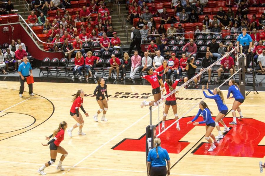 University of Utah  Girls Volleyball Bailey Choy (8) sets Tawnee Luafalemana (20)  for the spike against BYU at the Hunstman center in Salt Lake City, UT on Thursday,Sept.14, 2017

(Photo by Jose Remes/ Daily Utah Chronicle)
