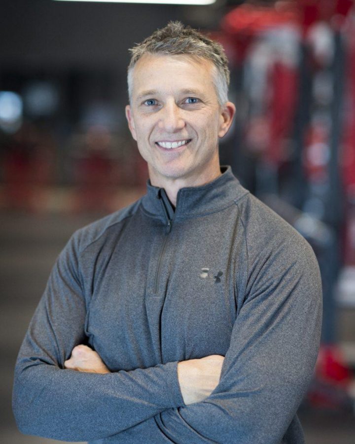 Charles Stephenson, the strength & conditioning coach for The University of Utah Mens Basketball Team, instructs the team during a typical 30 minute strength conditioning workout at the Sorenson High Performance Center on campus on Thursday, Nov. 30, 2017

(Kiffer Creveling | The Daily Utah Chronicle)