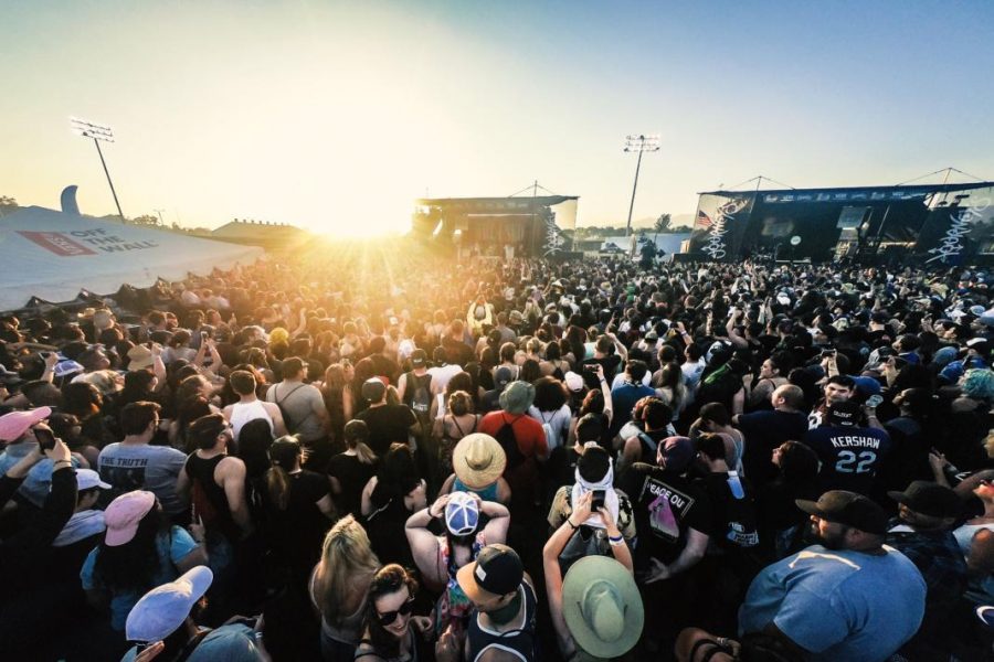 A crowd at sunset at the Vans Warped Tour, 2018. (Photo by Taylor Ward)