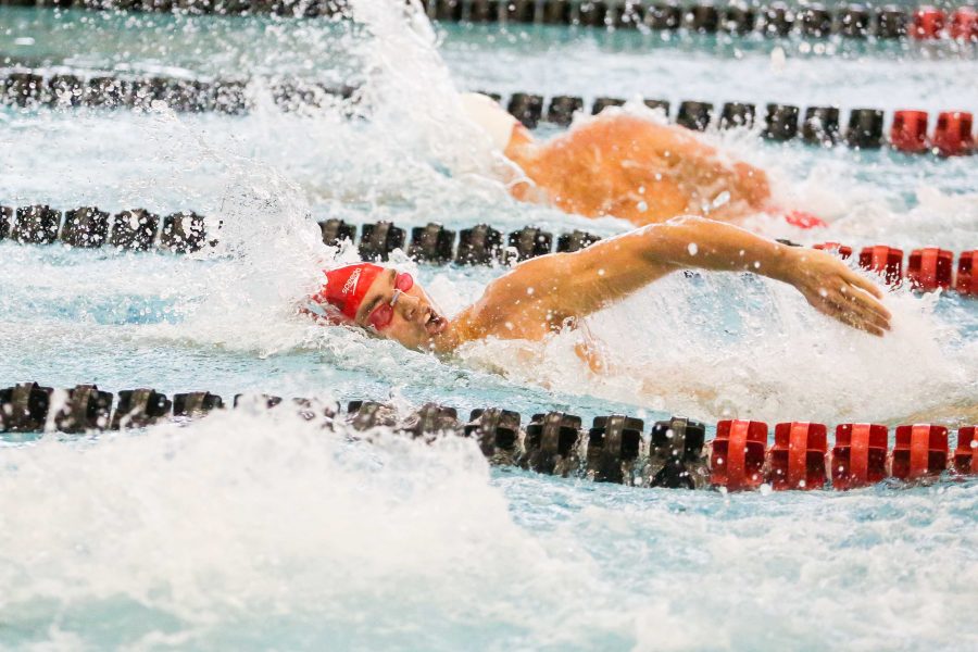 Sophomore+Rahiti+De+Vos+swims+his+free+as+the+Utah+Men+and+Womens+Swim+and+Dive+Team+take+on+the+Stanford+Cardinals+at+the+Ute+Natatorium+in+Salt+Lake+City%2C+UT+on+Friday%2C+Oct.+20%2C+2017.%0A%0A%28Photo+by+Curtis+Lin%2F+Daily+Utah+Chronicle%29