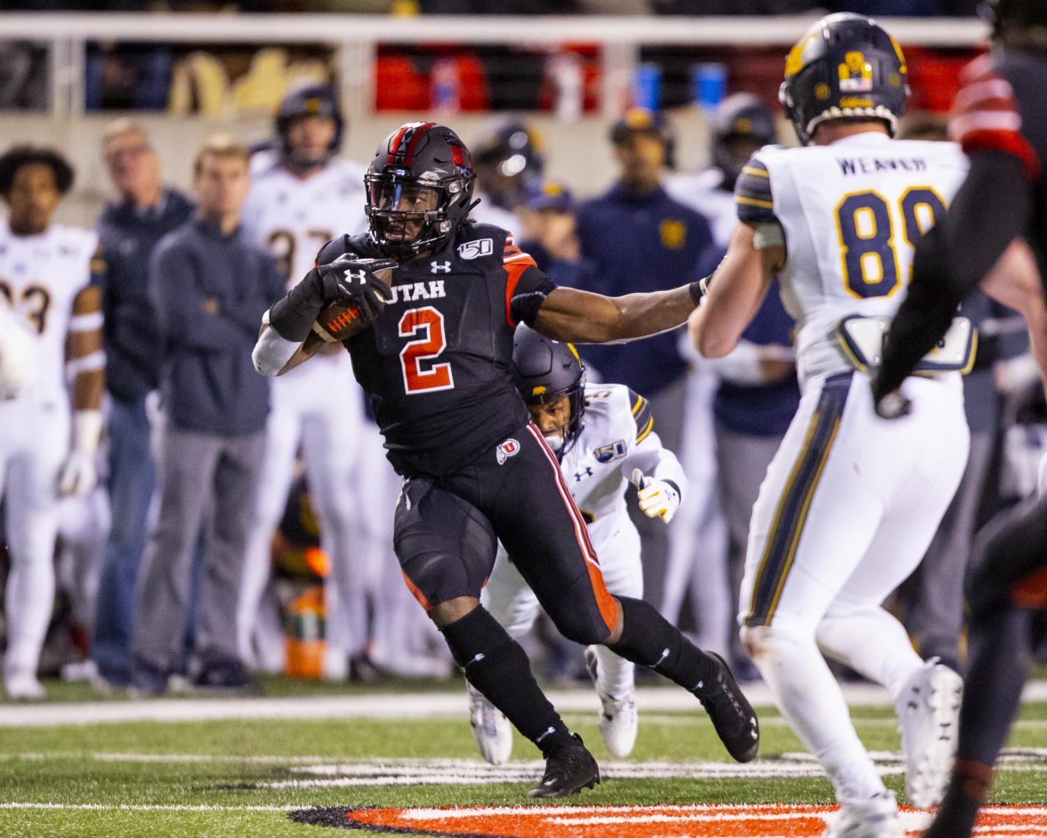 Salvon Ahmed throwing his dubs - Washington Husky Football