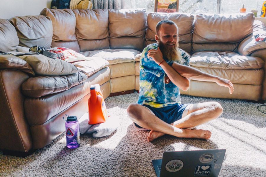 University of Utah Student Quinn Case works out in his SLC apartment on May 29th, 2020. (Photo by Mark Draper | The Daily Utah Chronicle)