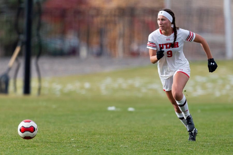 University of Utah Utes Womens soccer team defender Aleea Gwerder (9) makes a run with the ball during an NCAA soccer match vs. the Stanford Cardinal womens soccer team at the Ute Soccer Field in Salt Lake City, Utah on Sunday, Oct. 27, 2019 (Photo by Abu Asib | The Daily Utah Chronicle)