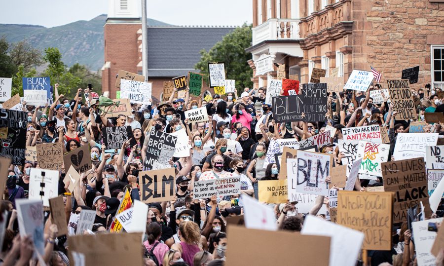Protesters+raise+their+sign+in+Salt+Lake+City%2C+Utah+on+June+4th+2020.%28Photo+by+Manasij+Mukherjee+%7C+The+Daily+Utah+Chronicle%29