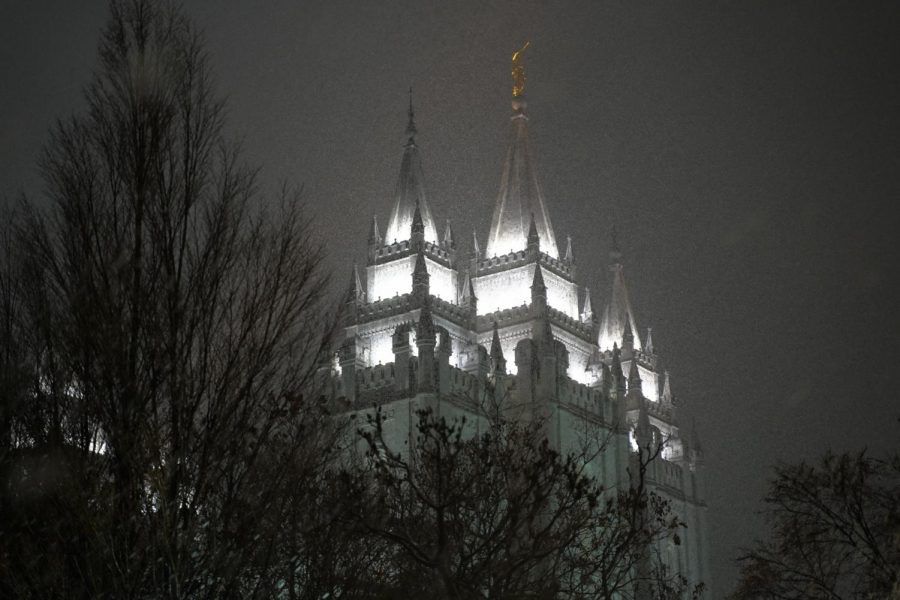 Snowfall in downtown Salt Lake City on a Christmas night on Dec. 25, 2018. (Photo by Abu Asib | The Daily Utah Chronicle)

