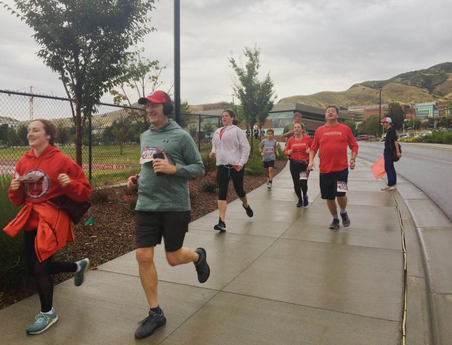 5K participants run across the University of Utah campus in the rain on Sept. 18, 2020 in Salt Lake City. (Photo by Daily Utah Chronicle)