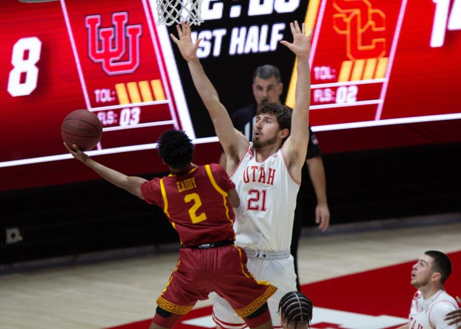 U of U junior forward, Riley Battin (#21), during the game vs. the USC Trojans on Feb. 27th, 2021 at the Jon M. Huntsman Center on campus. (Photo by Jack Gambassi | The Daily Utah Chronicle)
