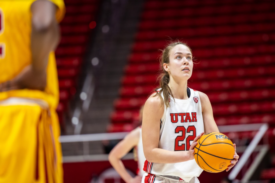University of Utah Utes Womens Basketball teams forward Jenna Johnson plays against USC Trojans at the Jon. M. Huntsman Center in Salt Lake City, Utah on Wednesday, Feb. 9th, 2021. (Photo by Xiangyao Axe Tang | The Daily Utah Chronicle)
