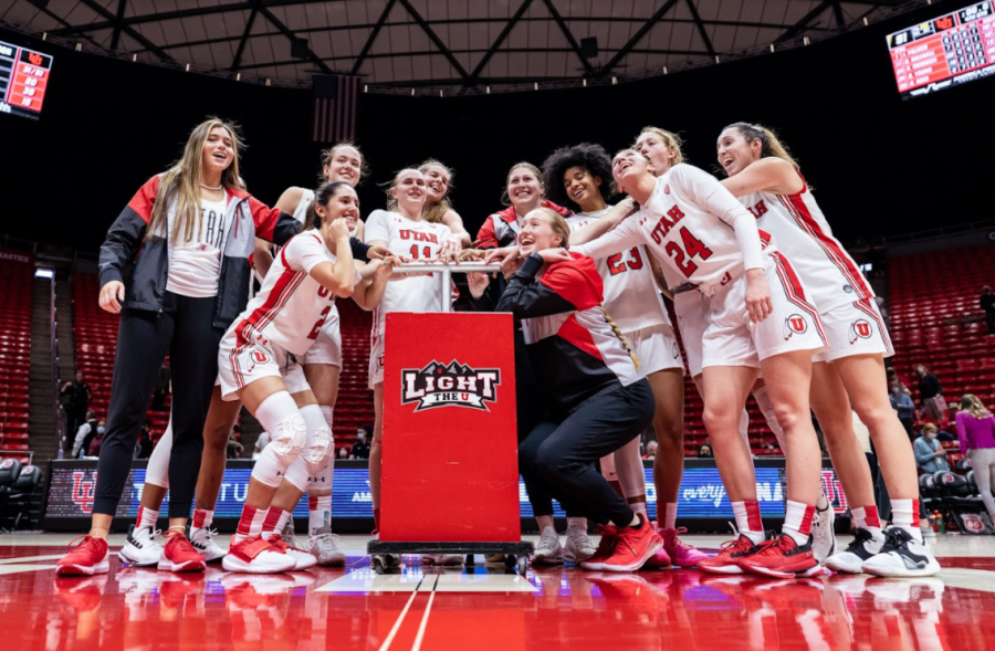 The University of Utah womens basketball team takes on the USC Trojans at the Jon. M. Huntsman Center in Salt Lake City, Utah on Wednesday, Feb. 9, 2022. (Photo by Xiangyao Axe Tang | The Daily Utah Chronicle)
