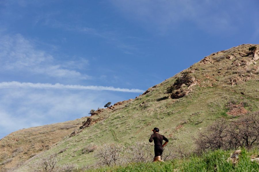 A+runner+using+the+Bonneville+Shoreline+Trail+in+the+Salt+Lake+City+foothills+on+April+21%2C+2022.+%28Photo+by+Rachel+Rydalch+%7C+The+Daily+Utah+Chronicle%29
