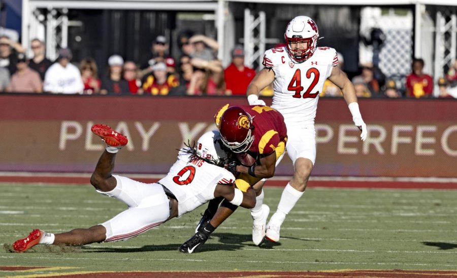 University of Utah safety and senior Vonte Davis in a University of Utah football game against the USC Trojans on Saturday, Oct. 10, 2021. (Photo by Kevin Cody | The Daily Utah Chronicle)
