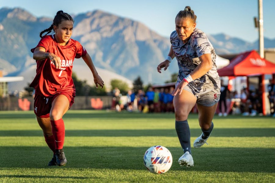 The University of Utah Utes Womens Soccer teams midfielder Luisa Delgado(5) takes on the Alabama Crimson Tide at the Ute Soccer and Lacrosse Field in Salt Lake City, Utah on Sept. 4, 2022. (Photo by Xiangyao Axe Tang | The Daily Utah Chronicle)
