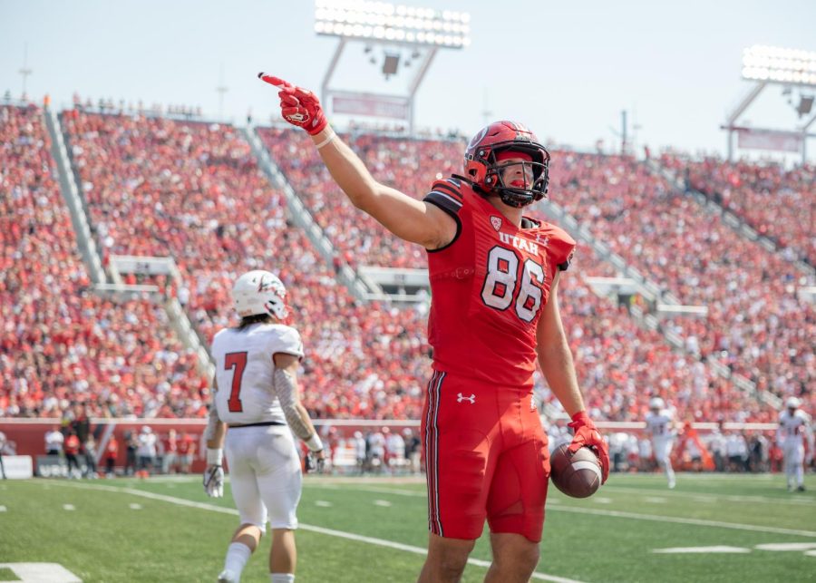 University of Utah tight end Dalton Kincaid signals a first down after a catch in the game against Southern Utah University on Sept. 10, 2022 at Rice-Eccles Stadium in Salt Lake City. (Photo by Jack Gambassi | The Daily Utah Chronicle)