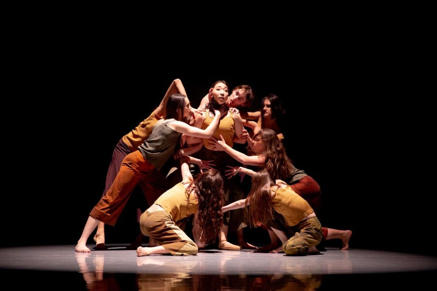 Dancers+in+Bringing+Down+the+Light+choreographed+by+Samuel+Johnson.+%28Photo+by+Todd+Collins+Photography+%7C+%40toddcollinsphotos%29