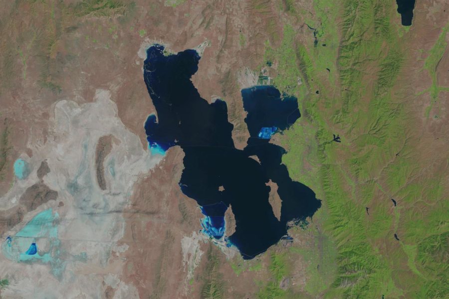 A satellite image of the Great Salt Lake between August and September of 1985.