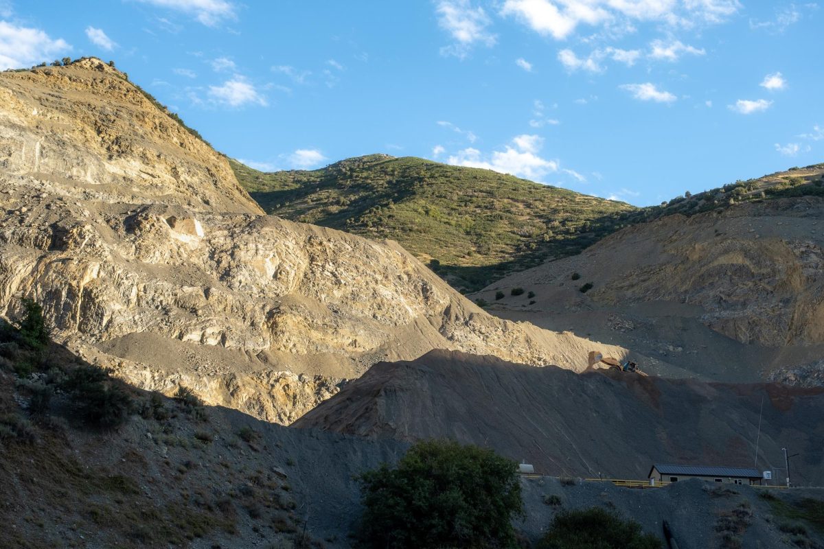 A wheel loader moving gravel at the Kilgore Quarry in Parleys Canyon, Saturday, Aug. 26, 2023. (Photo by Marco Lozzi | The Daily Utah Chronicle)