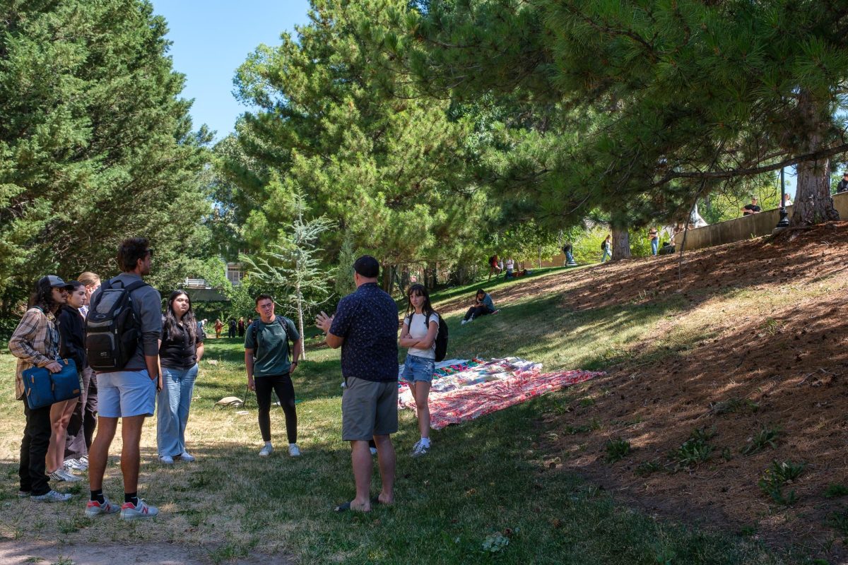 Eric Robertson teaches his honors research class outside at the University of Utah in Salt Lake City on Monday Aug. 26, 2024. (Photo by Marco Lozzi | The Daily Utah Chronicle)