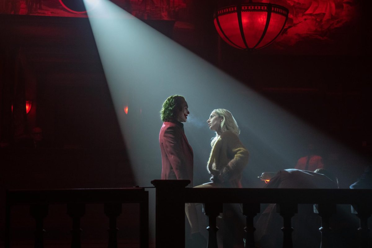 (L to r) JOAQUIN PHOENIX as Arthur Fleck/Joker and LADY GAGA as Lee Quinzel in Warner Bros. Pictures’ “JOKER: FOLIE À DEUX,” a Warner Bros. Pictures release. (PRESS KIT)