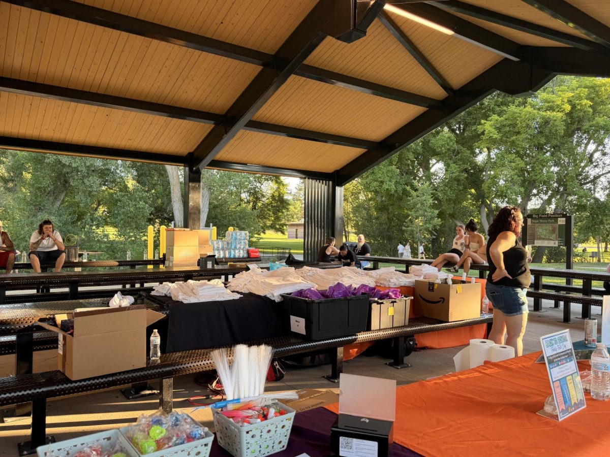 The Family Support Center sets up for the 5K on July 11, 2026. (Photo by Mafe Nascentes | The Daily Utah Chronicle)